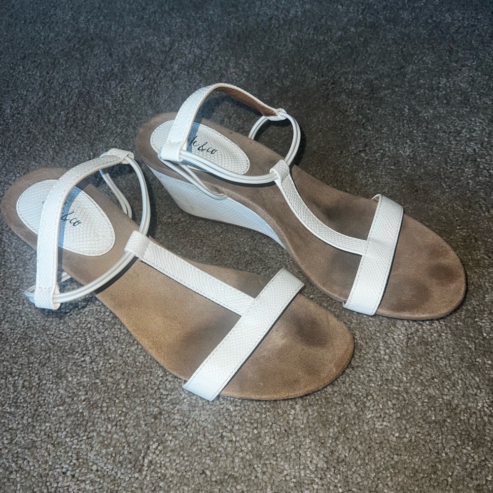 White wedges